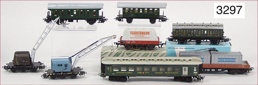 Konv. ca. 10 Teile, Güter und Personenwagen, meist Märk: Konv. ca. 10 Teile, Güter und Personenwagen, meist Märklin, H0, bespielt bis gut, teilw. In Kart.