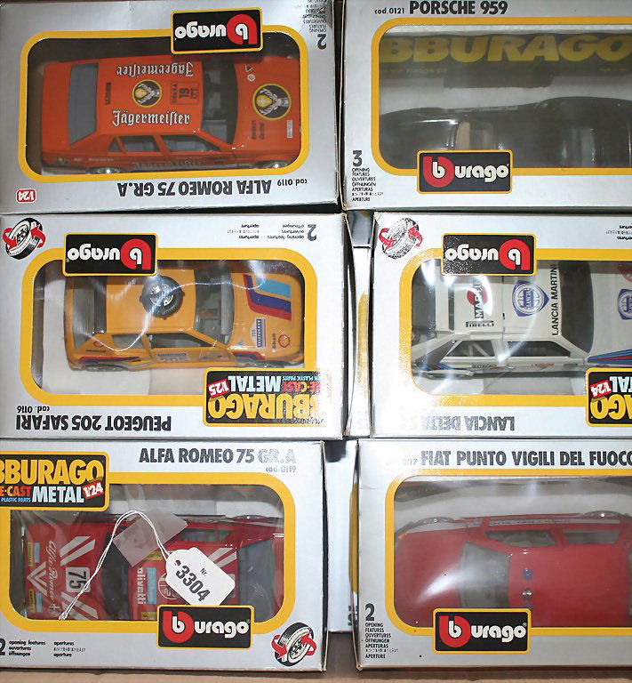 BURAGO Konv. 12 Modellfahrzeuge, 1:24, darunter Porsche: BURAGO Konv. 12 Modellfahrzeuge, 1:24, darunter Porsche, Lancia, Peugeot, Alfa Romeo und Mercedes Benz, alles unbespielt, im Orig.-Karton