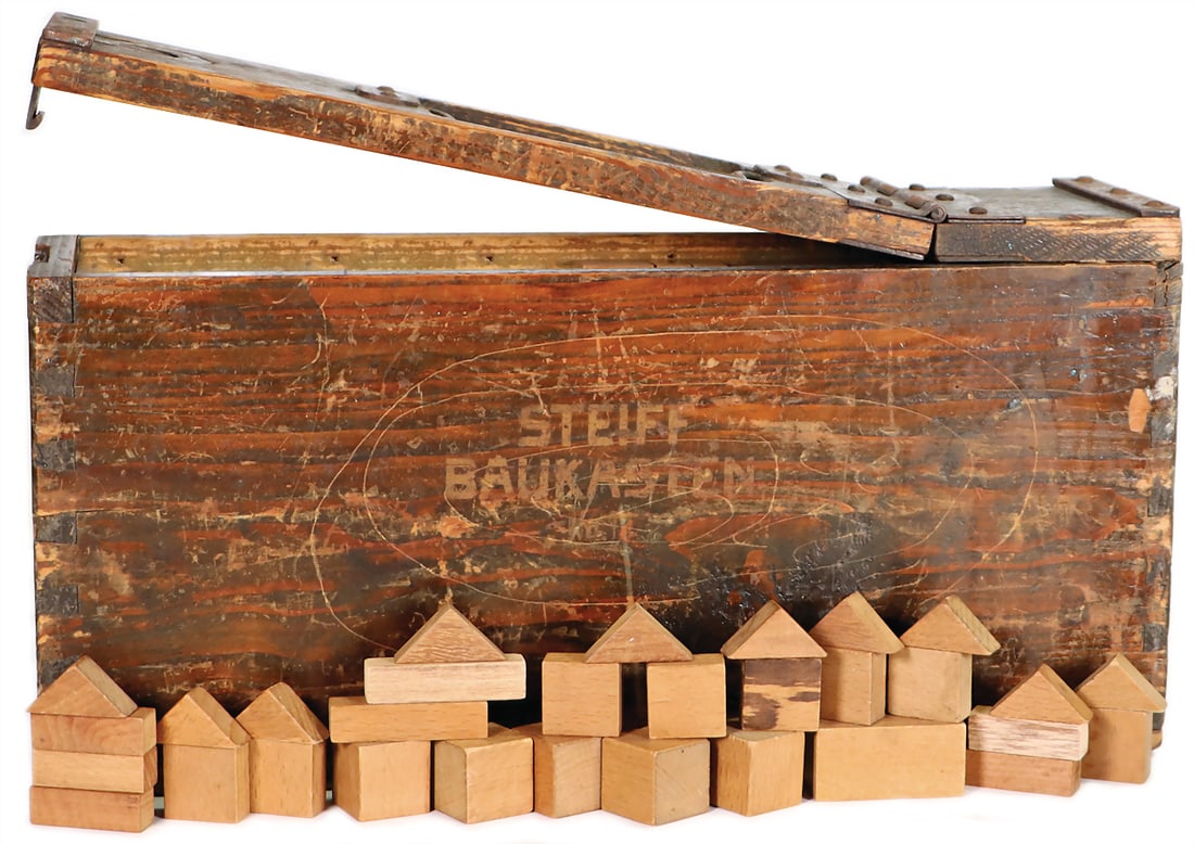 STEIFF extremely rare wooden construction set by Steiff, 1919-29, without instructions, complete: STEIFF extremely rare wooden construction set by Steiff, 1919-29, without instructions, complete except for a few bricks, in original pinned wooden box, 37 cm x 19.5 cm x 11 cm, with metal fittings, l