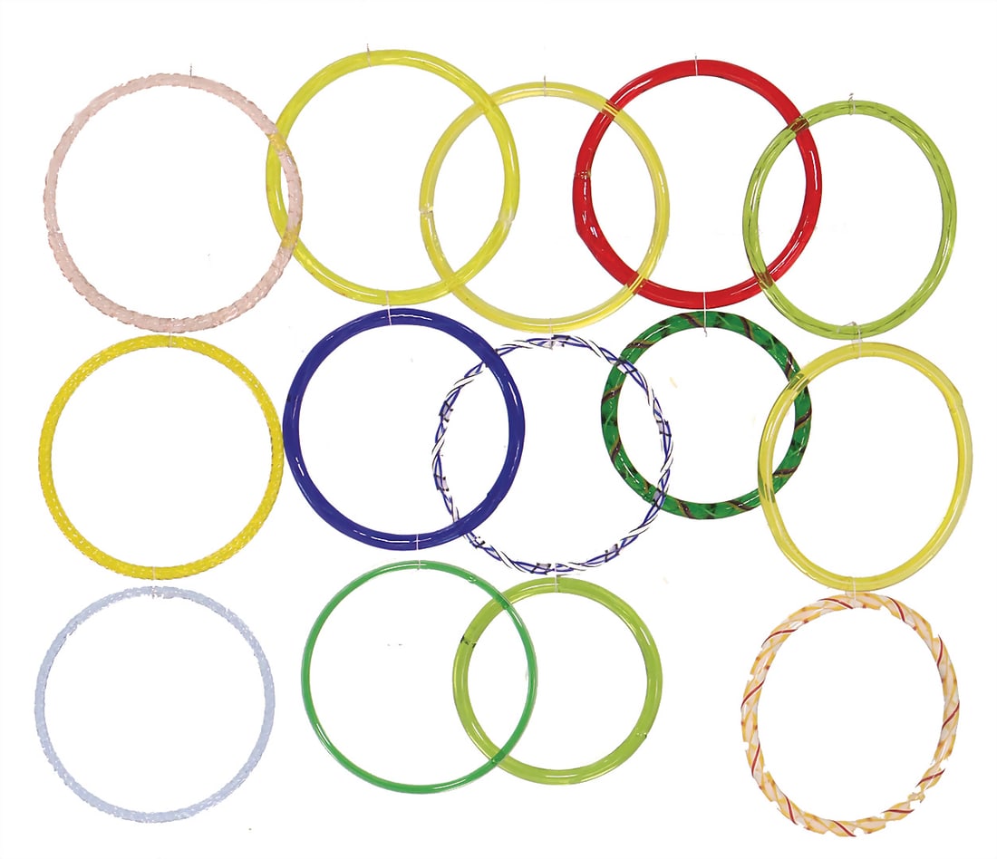 Christmas tree ornaments, 6 sets of 3 glass rings, multicolored, smooth, hanging, diameter: 5.5 cm: Christmas tree ornaments, 6 sets of 3 glass rings, multicolored, smooth, hanging, diameter: 5.5 cm German Description Christbaumschmuck, 6x 3 Glasringe, bunt, glatt, hängend, D: 5,5 cm