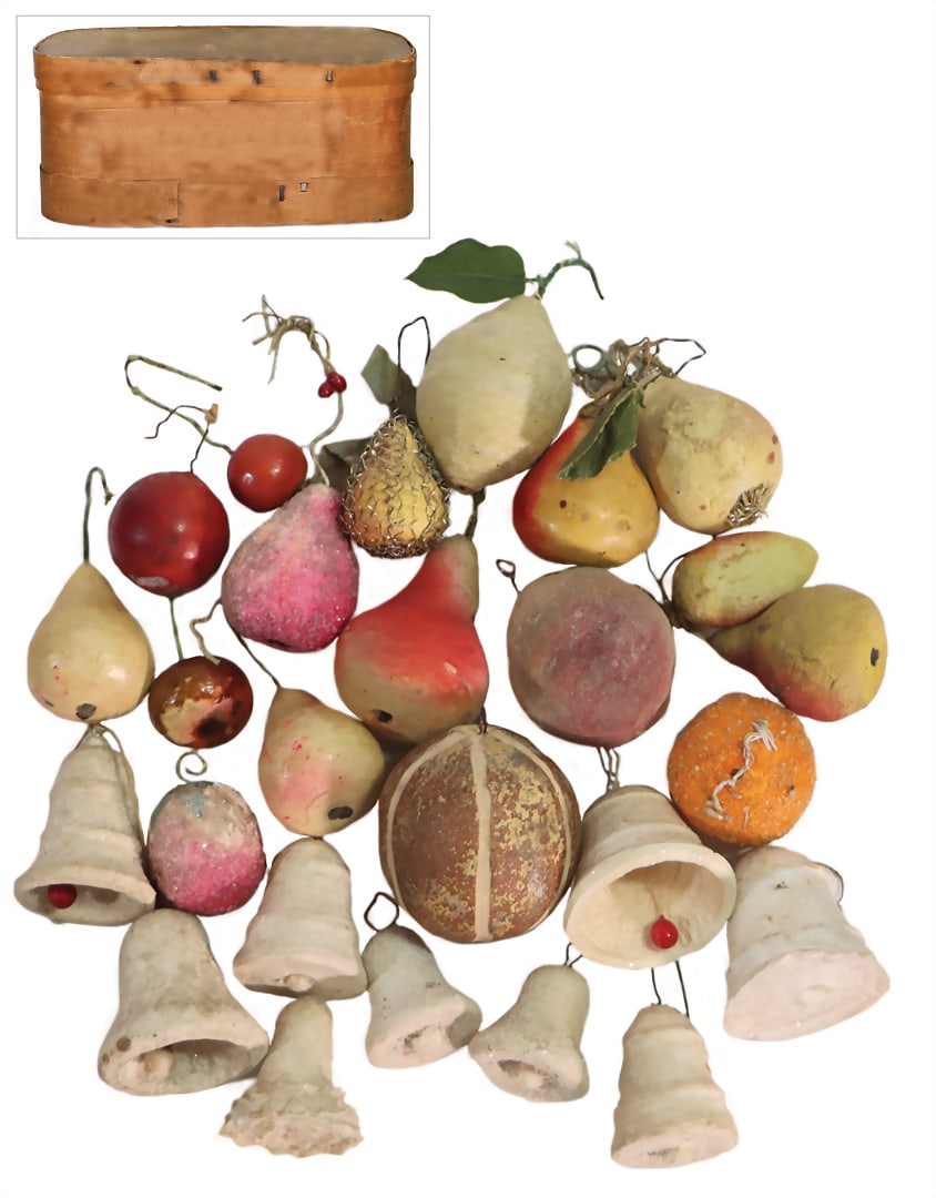 Christmas tree ornaments, cotton, bells, fruit, gingerbread, with a chipboard box German (1 of 1)