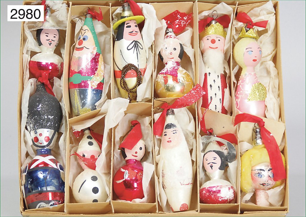 mixed lot of Christian tree balls, Italy, c. 1950,: mixed lot of Christian tree balls, Italy, c. 1950, mirror glass, different size, different figures, e.g. king, princess, clown German Description Konv. Christbaumkugeln, Italien, ca. 1950, Spiegelglas