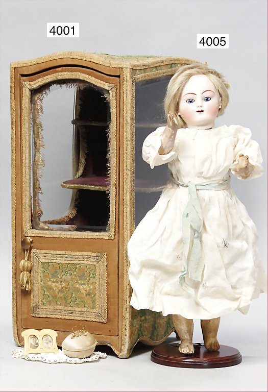 STEINER, Kiki Steiner, semi-automatic machine, 45 cm,: STEINER, Kiki Steiner, semi-automatic machine, 45 cm, bisque head, fix inset blue glass eyes, without teeth, dimple at chin, pierced ears,papier mâché body covered wiht leather, upper area is covere