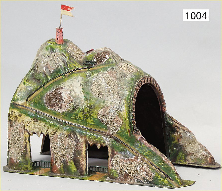 MÄRKLIN, age-old, tunnel, with way, bench and tower,: MÄRKLIN, age-old, tunnel, with way, bench and tower, handpaintedtin, height of the passage: 16 cm, used original condition German Description MÄRKLIN Uralt, Tunnel, mit Weg, Bank und Turm, Blech han