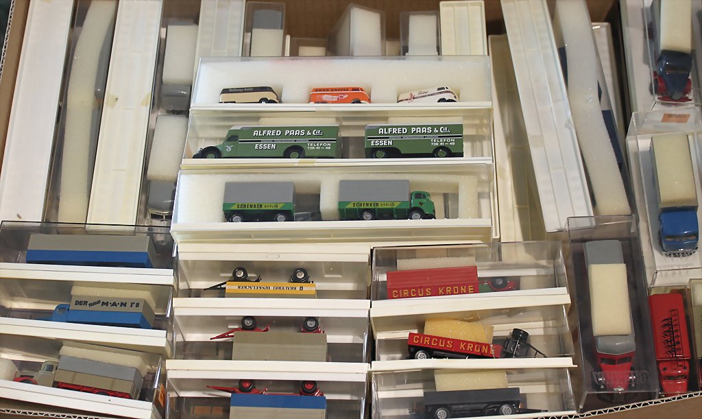 Konv. ca. 100 Teile, Brekina, H0, Lkw u. Nutzfahrzeuge,: Konv. ca. 100 Teile, Brekina, H0, Lkw u. Nutzfahrzeuge, alles neuwertig, Orig.-Kart.