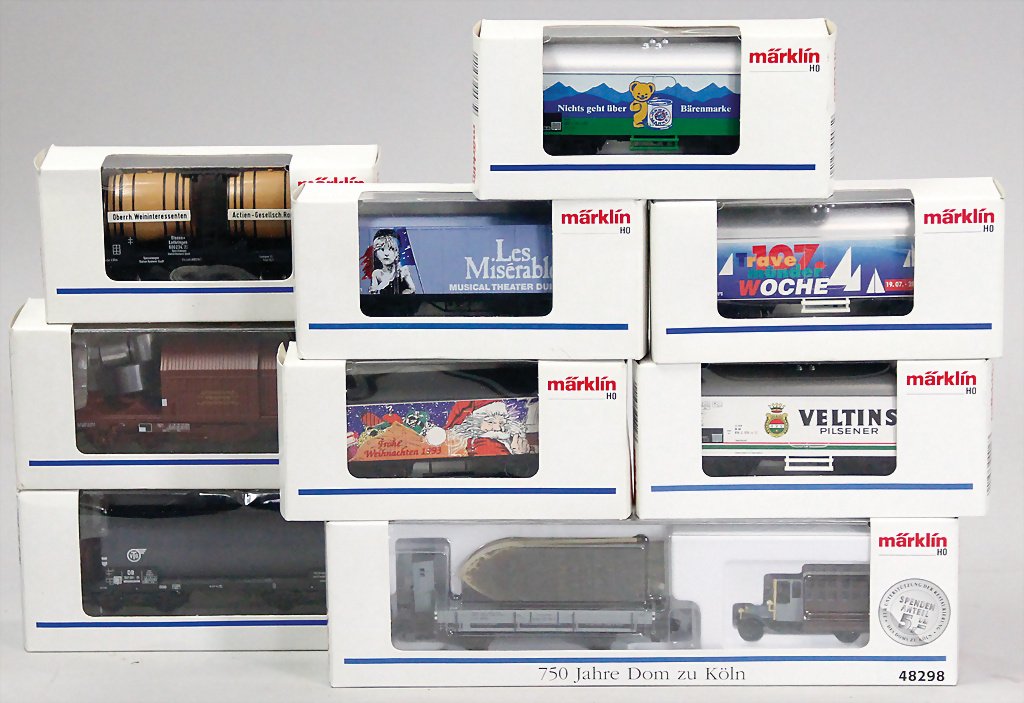 MÄRKLIN H0, Konv. Güterwagen (Werbewagen), 4416,: MÄRKLIN H0, Konv. Güterwagen (Werbewagen), 4416, Bierwagen, Weihnachtswagen 1993, 31968, le miserable, 4485 Bärenmarke, Trave 107 Wunderwoche 96, dazu Tankwagen 46516, off. Güterwagen mit Bus u. L