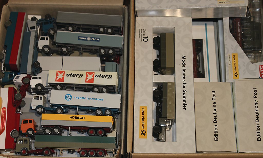 Konv. H0, Modellautos, Wiking, Lkw, teils ältere: Konv. H0, Modellautos, Wiking, Lkw, teils ältere Modelle, ohne Kart., 20 teile, 2 Teile mit Kart., einige Bausfahrzeuge montiert, Kibri, 10 Teile Modellautos, Märklin, Pico, Post Edition, alles neu 