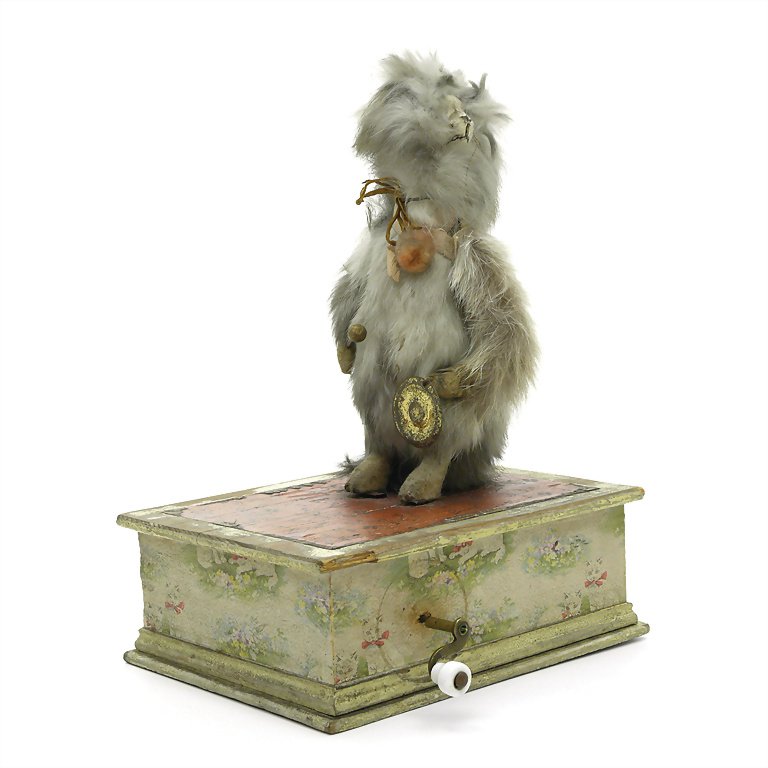 Zinner & Söhne, Gottlieb, (?), cat machine, not marked,: Zinner & Söhne, Gottlieb, (?), cat machine, not marked, Germany, from Thuringia, around 1910, measurements: 215 x 155 x 165 mm, used general condition, crank was replaced, left arm isn't working Germ