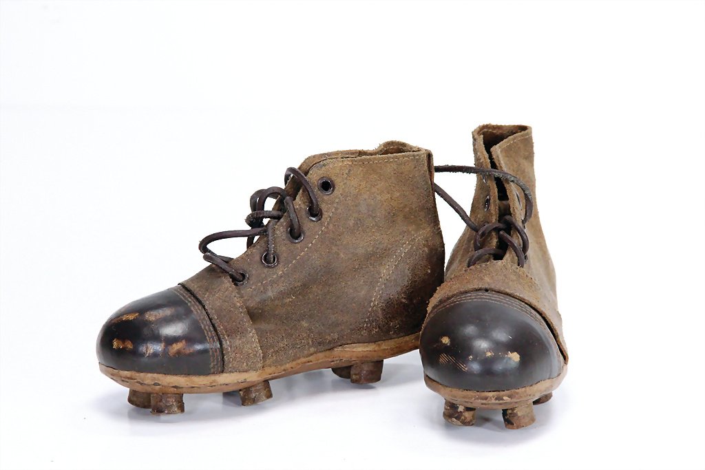 Cross & Co, football shoes, stamped "Mark Cross Co. /: Cross & Co, football shoes, stamped "Mark Cross Co. / Made in England", London, 1900 - 1910, measurements: 120 x 190 x 75 mm, good condition German Description Cross & Co Fußballschuhe, eingeprägt "