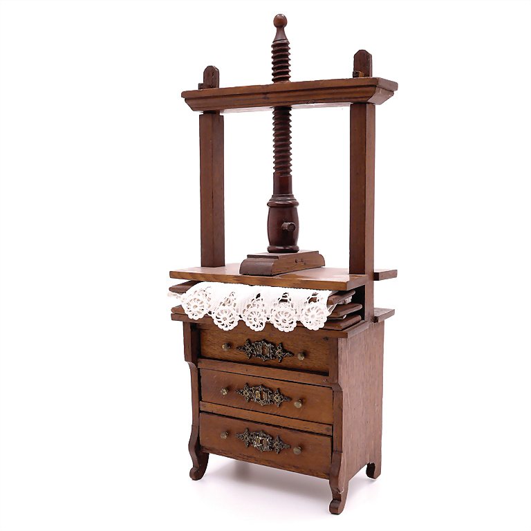 laundry press, brand at bottom with handwritten: laundry press, brand at bottom with handwritten initials "AQ", date around 1900, measurements: 505 x 240 x 150 mm, good condition, intact, 1 foot was replaced German Description Wäschepresse, Marke a