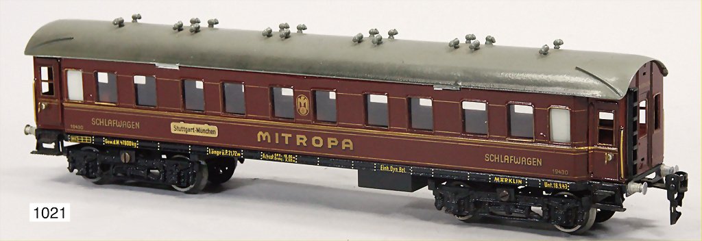MÄRKLIN track 0, 1943, Mitropa sleeping car, 40 cm,: MÄRKLIN track 0, 1943, Mitropa sleeping car, 40 cm, good condition, with small traces of usage German Description MÄRKLIN Spur 0, 1943, 4-achsiger Schlafwagen, Mitropa, 40 cm, guter Zust., mit nur g