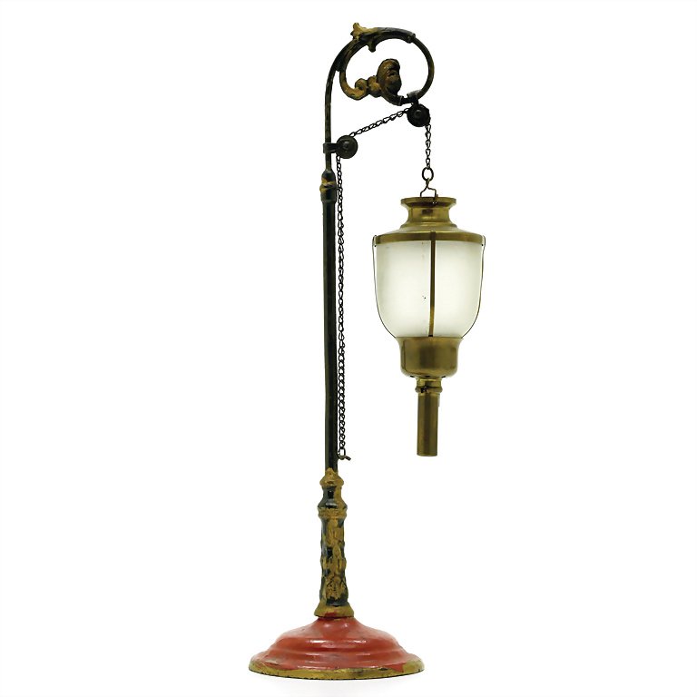 Märklin, Gebr. und Cie. lamp with pull chain,: Märklin, Gebr. und Cie. lamp with pull chain, handpainted sheet metal/casting, around 1910, 305 x 110 x 82 mm, good condition, used, old lamp German Description Märklin, Gebr. und Cie. Bogenlampe mi
