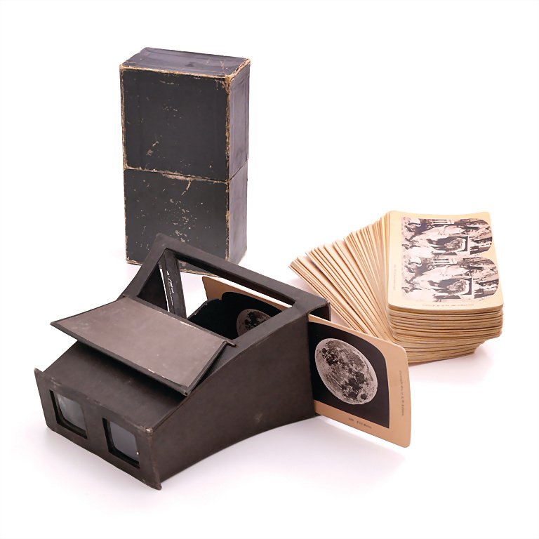 Kilburn, Benjamin West stereoscope with 37 pictures,: Kilburn, Benjamin West stereoscope with 37 pictures, 1882 - 1903, 95 x 170 x 165 mm, 185 x 100 x 60 mm, good condition, used German Description Kilburn, Benjamin West Stereoskopbetrachter mit 37 Bilde