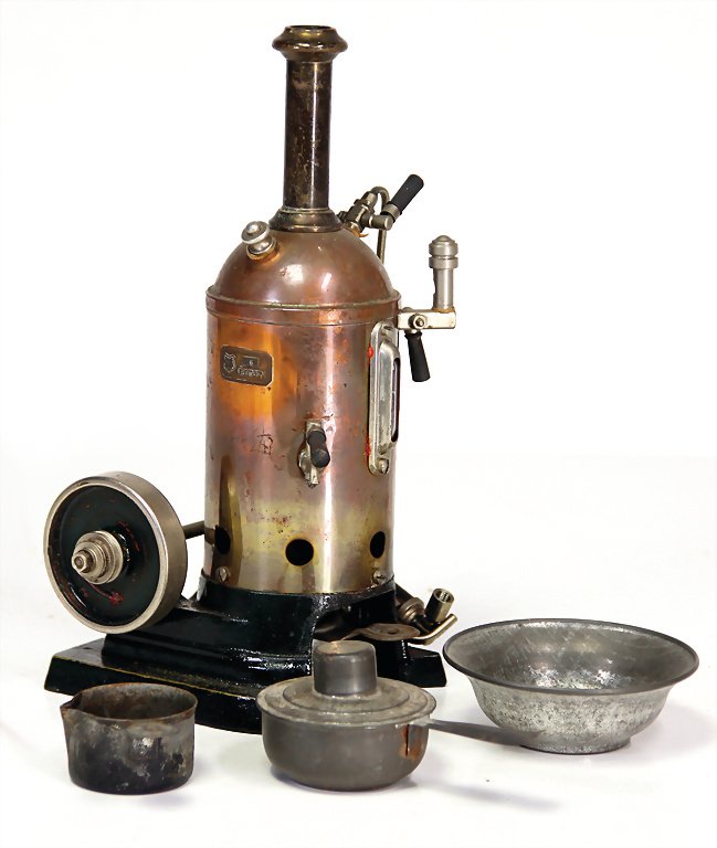 Märklin, Gebr. und Cie. steam engine, around 1920, 225: Märklin, Gebr. und Cie. steam engine, around 1920, 225 x 122 x 120 mm, with a diameter of 60 mm, small flaked off part, at cylinder is 1 piston rod missing, 1 cover screw is missing, there are only f