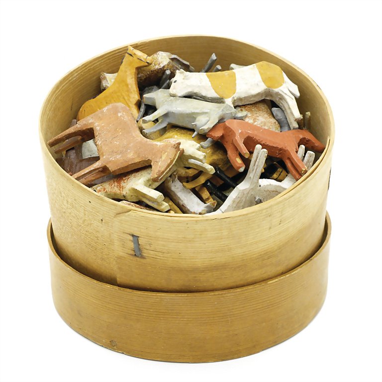 Erzgebirge animals in a box made of chipboard, 1900 -: Erzgebirge animals in a box made of chipboard, 1900 - 1930, 140 mm, nice condition German Description Erzgebirge Reifentiere in Spanschachtel, 1900 – 1930, 140 mm, schöner Zustand