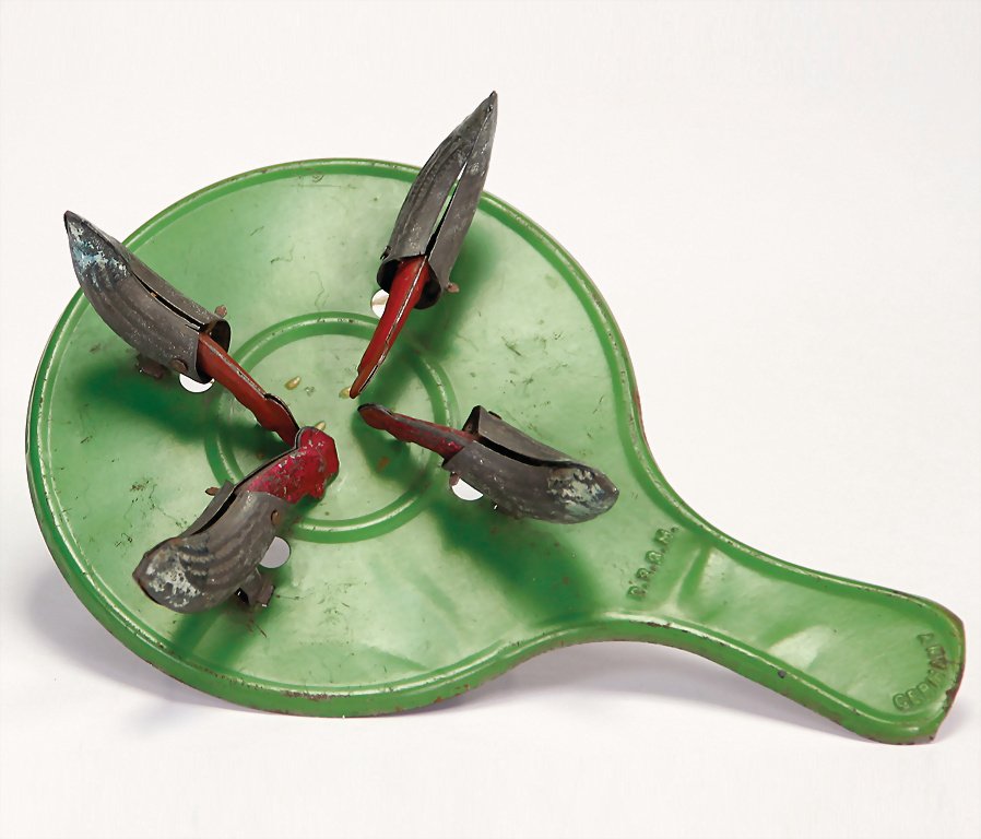 Pennytoy, pickende Vögel, deutsch, wohl 20-er Jahre,: Pennytoy, pickende Vögel, deutsch, wohl 20-er Jahre, Durchm. 11 cm