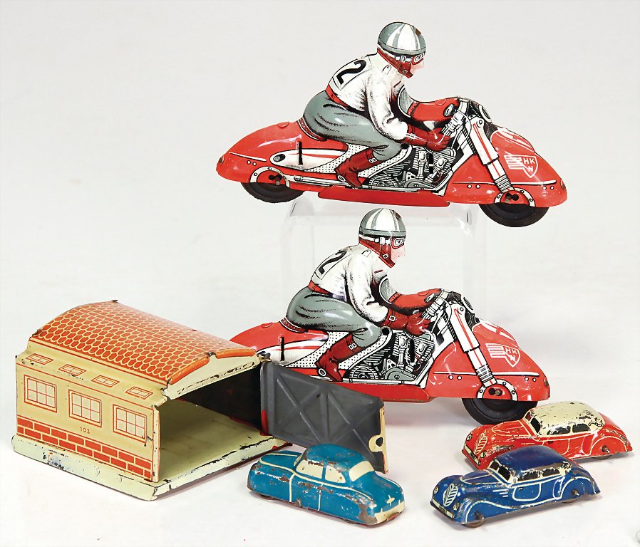 mixed lot of tin toy, Penny Toys, 2 Hucki motorbikes,: mixed lot of tin toy, Penny Toys, 2 Hucki motorbikes, 11 cm, without drive, good condition, small garage, surface area 6.5 x 6.5 cm, with 3 small passenger car models, used, with small scratches on th