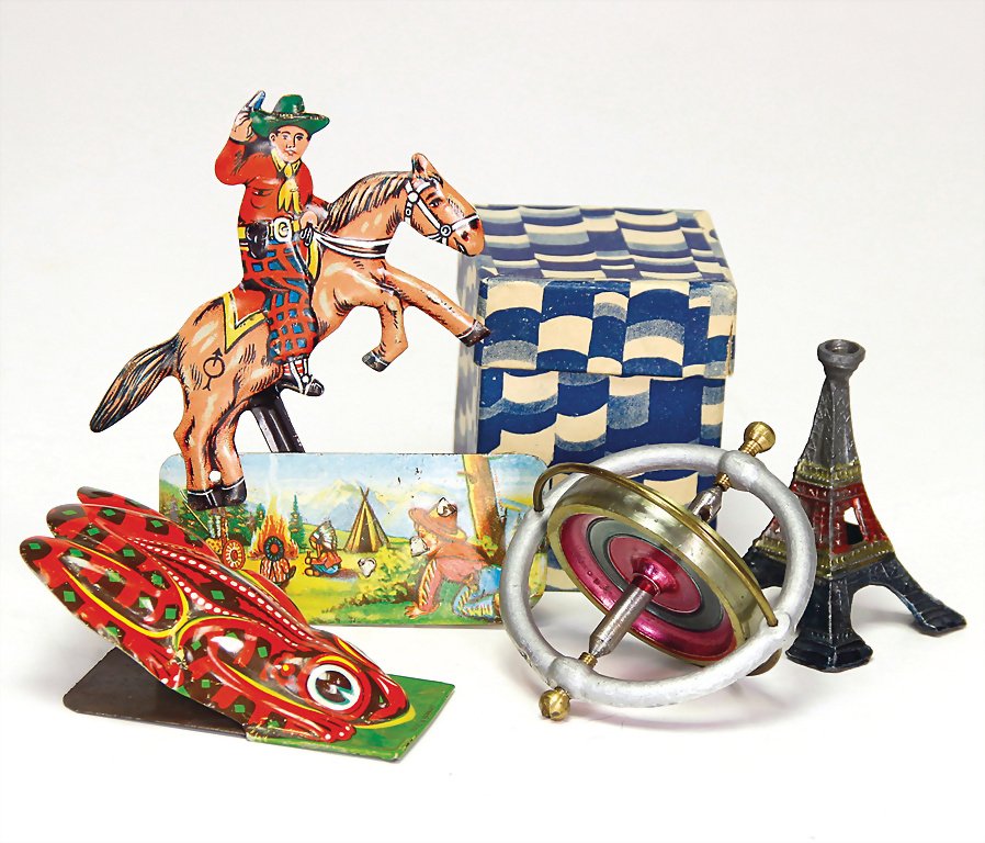 4 pieces, cowboy on horseback, 1 frog with click noise,: 4 pieces, cowboy on horseback, 1 frog with click noise, 1 gyroscope, 1 Eiffel Tower German Description 4 Teile, Cowboy zu Pferd, 1 Frosch mit Klackgeräusch, 1 Kreisel, 1 Eifelturm