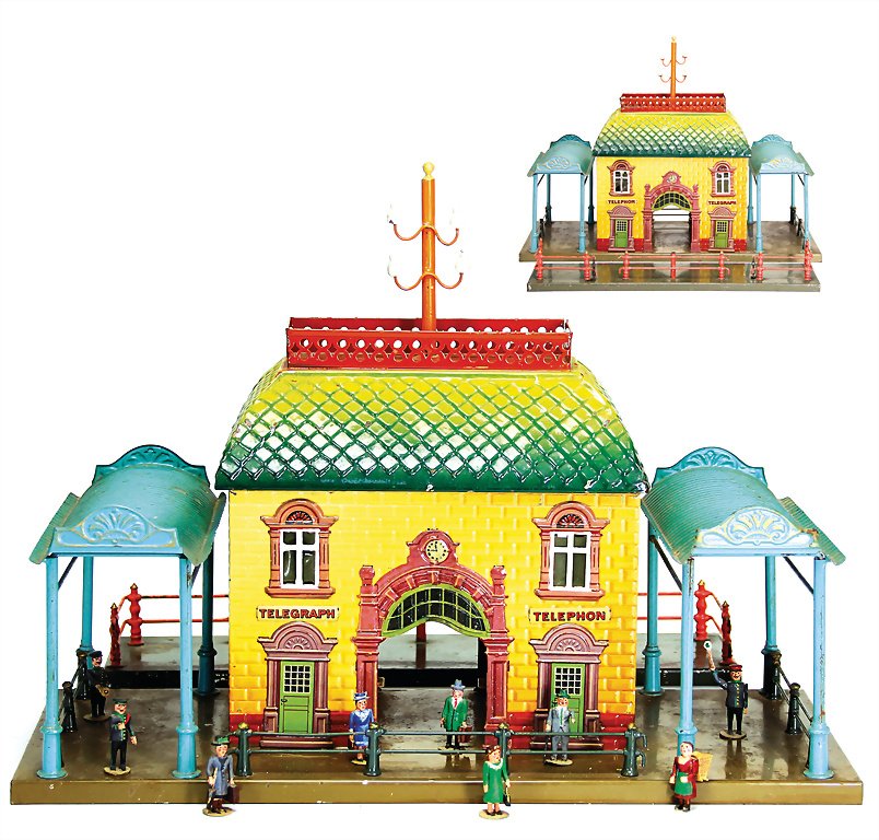BING station, width : 38 cm, sheet metal, handpainted,: BING station, width : 38 cm, sheet metal, handpainted, windows and passage edging, lithographed, at the side roofs, with 1 enclosure, telegraph pole, 10 platform figures, 3.5 cm, good condition German