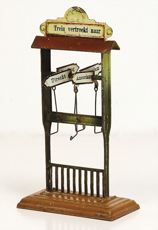 MÄRKLIN direction display, Dutch version, handpainted: MÄRKLIN direction display, Dutch version, handpainted sheet metal, 21.5 cm German Description MÄRKLIN Richtungsanzeiger, holländische Ausführung, Blech handlackiert, 21,5 cm