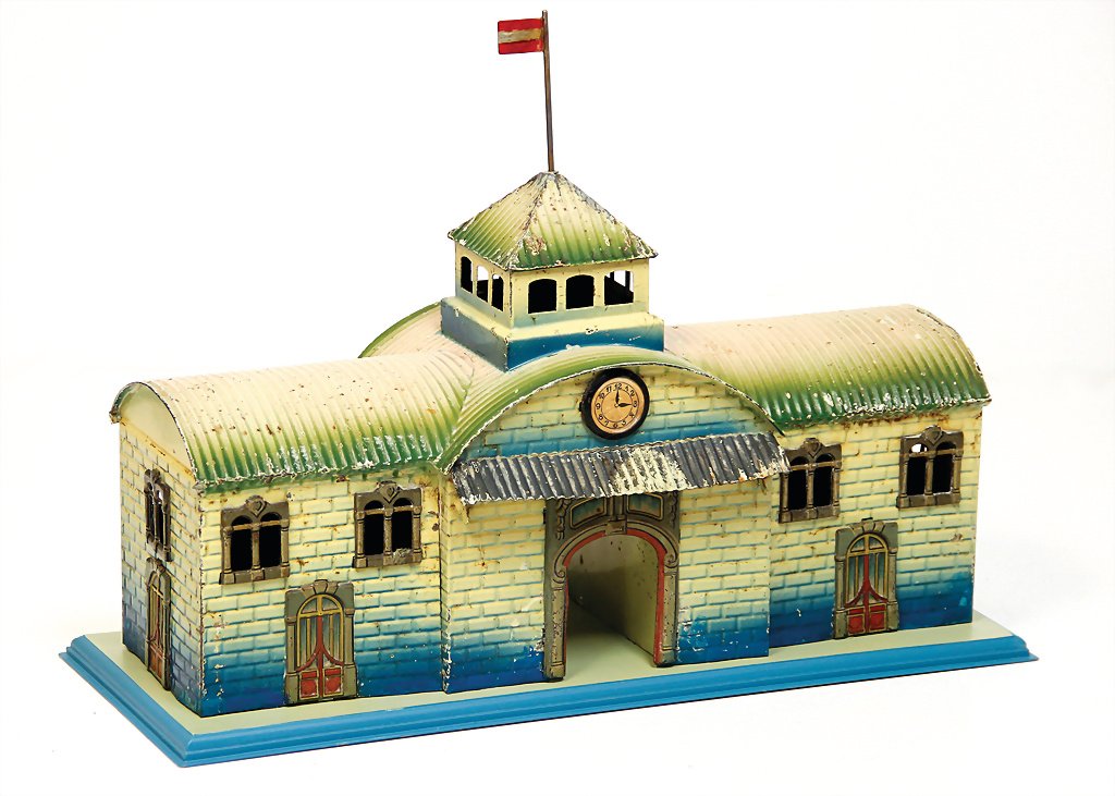 BING exceptional station, surface area 37 x 15.5 cm,: BING exceptional station, surface area 37 x 15.5 cm, handpainted sheet metal, windows and door edgings are lithographed, surface area ws 1 x colorwise retouched, otherwise used original condition Germ
