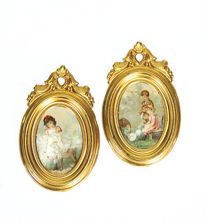 ERHARD & SÖHNE 2 dollhouse paintings, gilded sheet: ERHARD & SÖHNE 2 dollhouse paintings, gilded sheet brass, oval, filigree produced, 8 cm German Description ERHARD & SÖHNE 2 Puppenstubenbilder, Messingblech vergoldet, oval, filigran gearbeitet, 8 c