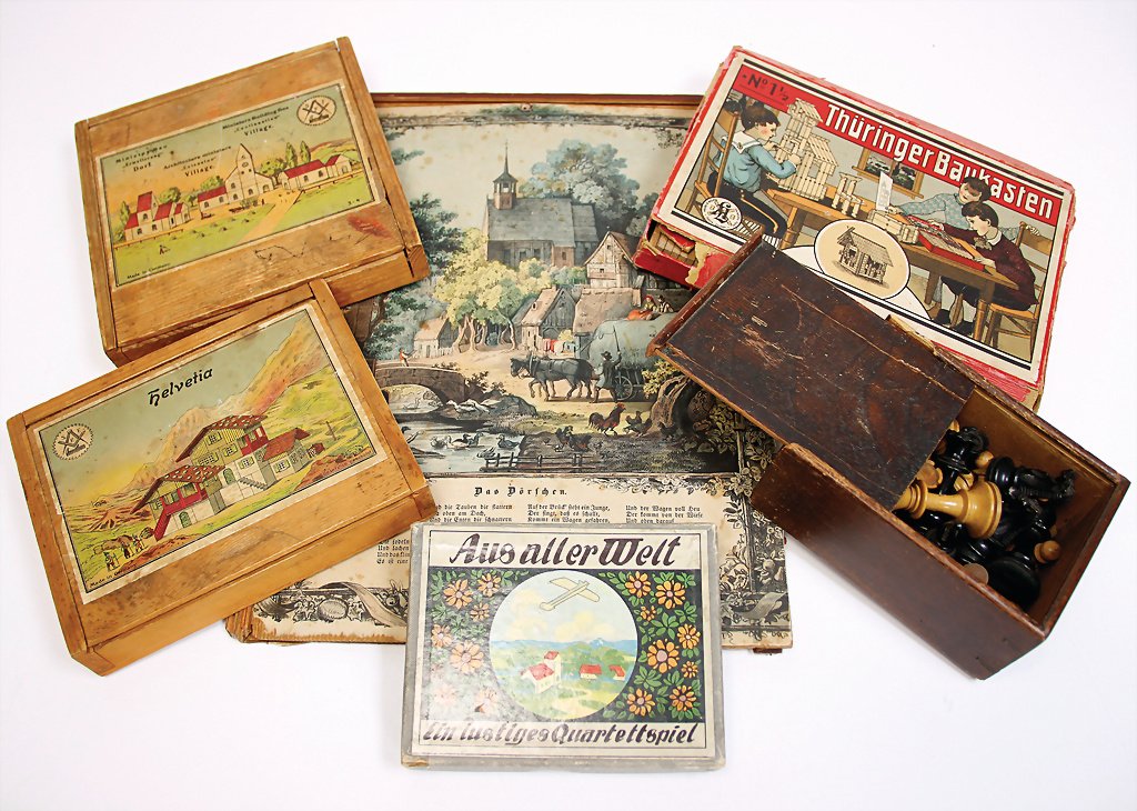 3 pieces wooden construction kit, Helvetia country: 3 pieces wooden construction kit, Helvetia country house, Village, Thuringian box of bricks, No. 1 1/2, from all over the world, funny happy families game, game of chess, wood, turned and carved, arou