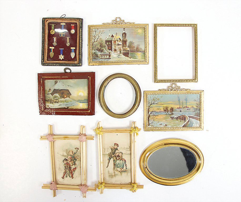 ERHARD & SÖHNE mixed lot of picture frames, oval: ERHARD & SÖHNE mixed lot of picture frames, oval mirror, with mirror glass, among others a very early unusual military badge, please have a look at it German Description ERHARD & SÖHNE Konv. Bilderr