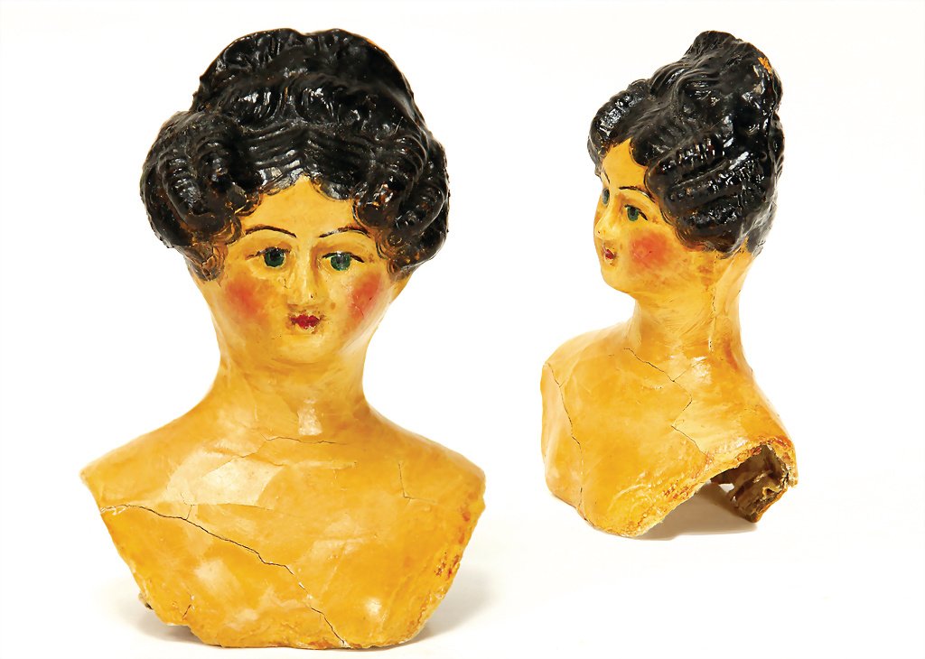 early papier mâché shoulder headed doll, lady, with: early papier mâché shoulder headed doll, lady, with fine modelled pinned-up hairstyle, at the side curled, middle parting, at the back side, fine modelled, green painted eyes, heigth : 10 cm, width 
