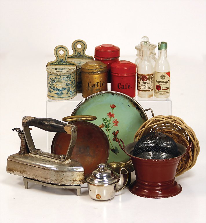 mixed lot of doll kitchen parts, glass, sheet metal,: mixed lot of doll kitchen parts, glass, sheet metal, wood, brass, salt and flour jar, tins with cover, 2 pieces probably Märklin German Description Konv. Puppenküchenteile, Glas, Blech, Holz, Messin