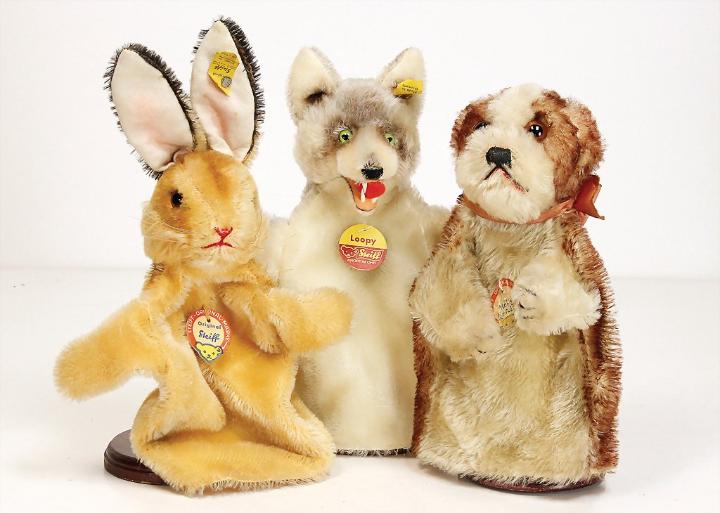 STEIFF mixed lot of 3 hand puppets, 1 x hare, with: STEIFF mixed lot of 3 hand puppets, 1 x hare, with button and unused cloth tag label, No. 0317, 00, 1 x Loopy wolf, No. 6860/17, 1 x Molly, breast sign at the back side was glued, yellow cloth tag lab