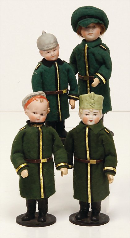 4 Papiermaché-Figuren (Candy Container), in Uniform, (1 of 1)