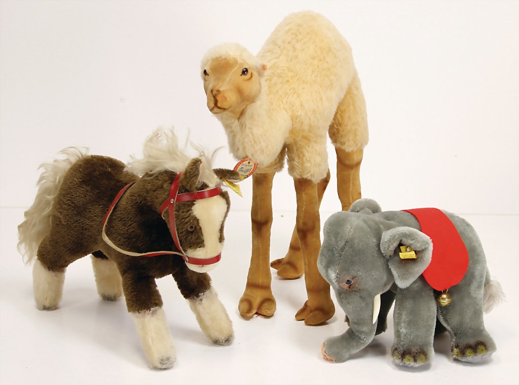 STEIFF Konv. 3 Teile, Elefant u. Pony, mit Knopf, (1 of 1)