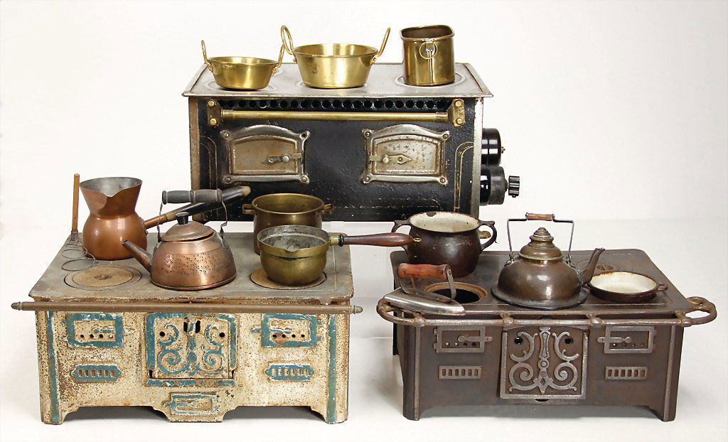 Puppenherd, mit Zubehör, 35 cm breit, 16 cm hoch, 2 (1 of 1)