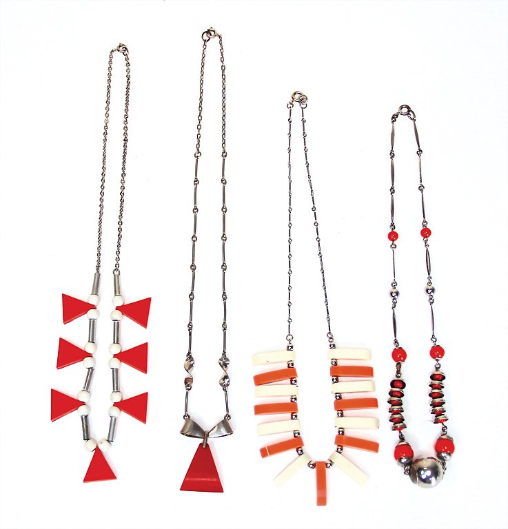 JAKOB BENGEL 4 Halsketten, Galalithsteine, untersch.: JAKOB BENGEL 4 Halsketten, Galalithsteine, untersch. Farben, teilw. Abnutzungsstellen