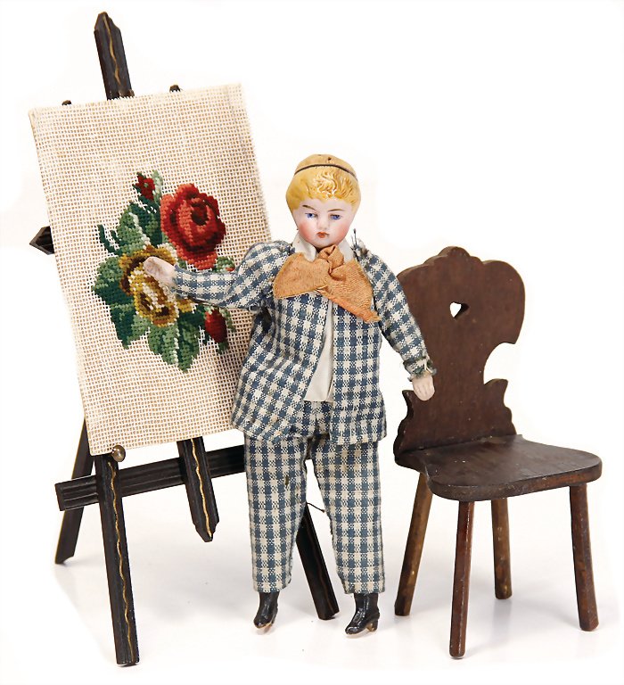 easel with embroidered picture, chair, 1 bisque: easel with embroidered picture, chair, 1 bisque shoulder headed doll, type Alice, 13 cm German Description Staffelei mit gesticktem Bild, Stuhl, 1 Biskuit-Brustblattkopf-Puppe, Typ Alice, 13 cm