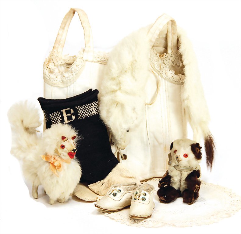 dollhouse decoration pieces, bodice for a medium sized (1 of 1)