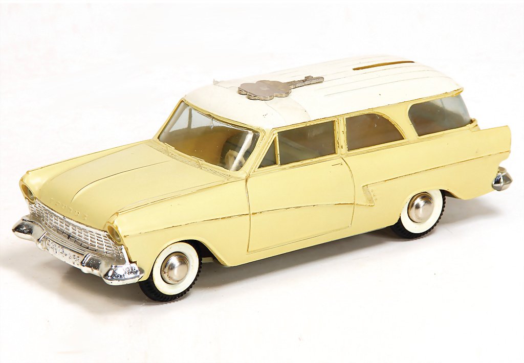 GAMA Ford-Taunus as money box, plastic, with key, 1 (1 of 1)