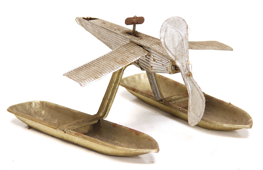 seaplane, sheet metal, pre-war era, clock mechanism is: seaplane, sheet metal, pre-war era, clock mechanism is intact, aileron and tail unit are missing, very dusty loft find, 20.5 cm German Description Wasserflugzeug, Blech, Vorkrieg, Uhrwerk intakt, Quer