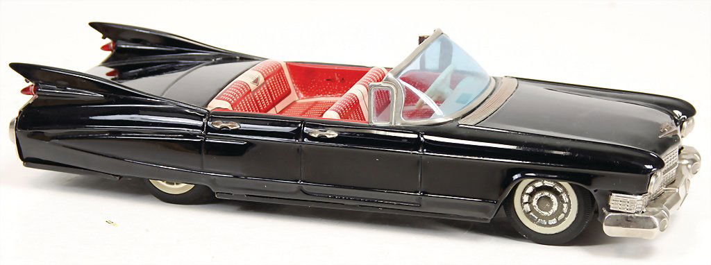 BANDAI Japan, Cadillac, 29 cm, friction drive, good (1 of 1)