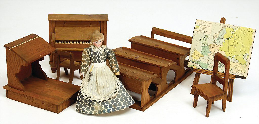 dollhouse school, benches, 23 cm, board, teacherdesk, 1 (1 of 1)