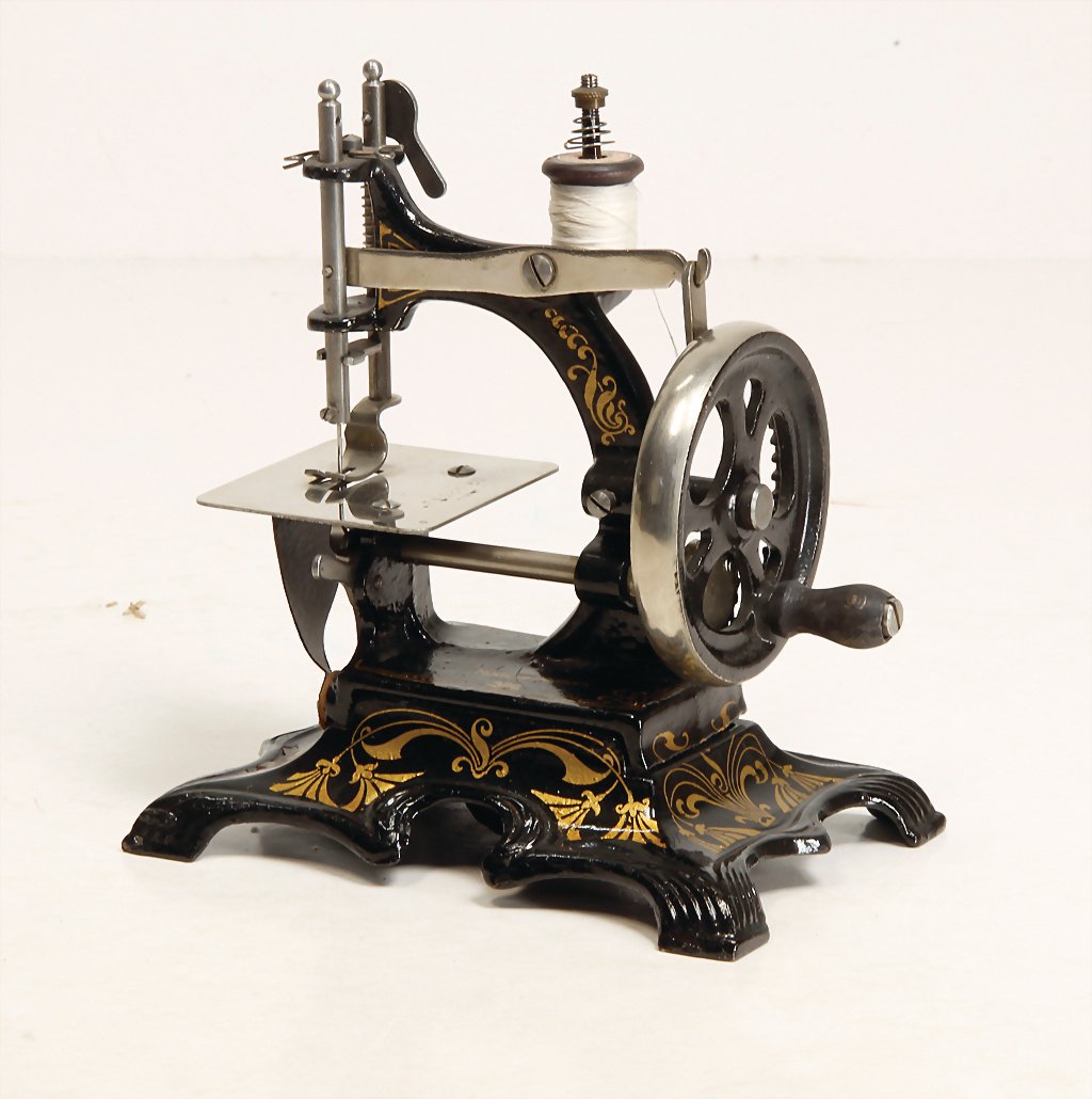 exceptional children`s sewing machine, casting, flower (1 of 1)