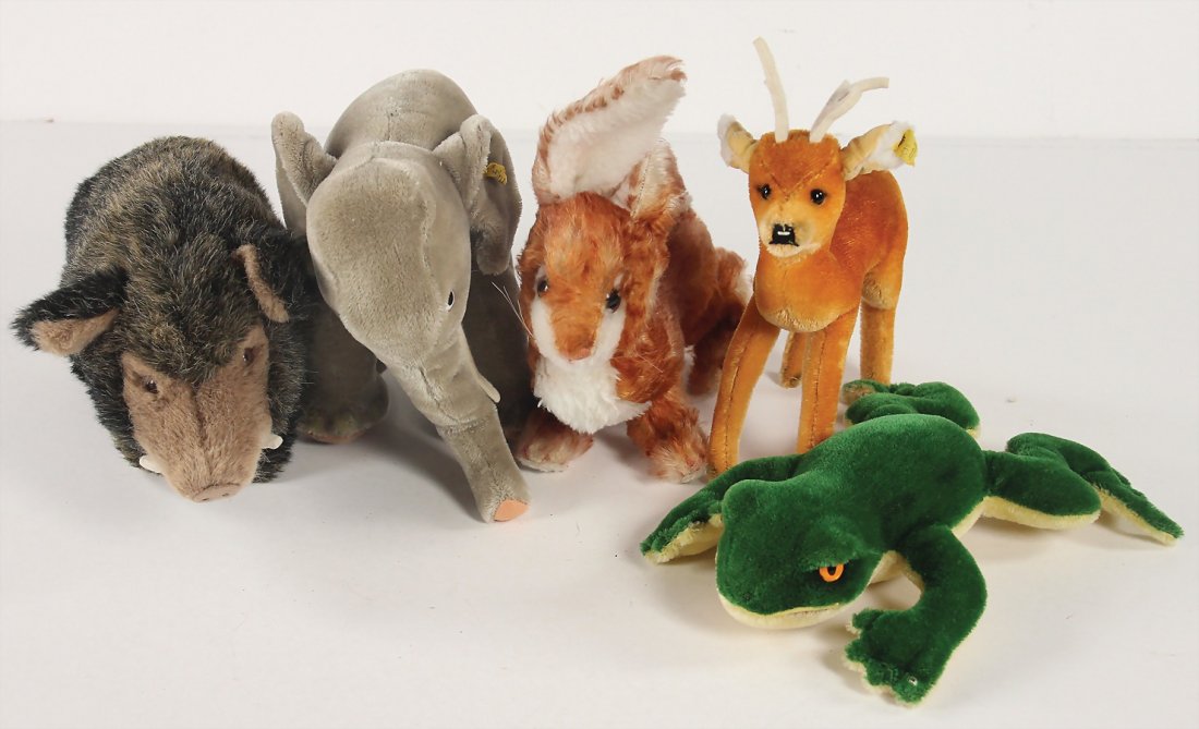 STEIFF 4 Plüschtiere, bespielt, teils mit Knopf u.: STEIFF 4 Plüschtiere, bespielt, teils mit Knopf u. Fahne, Elefant, Stehhöhe 22 cm, Wildschwein, Hase, Reh u. Frosch, Länge 25 cm