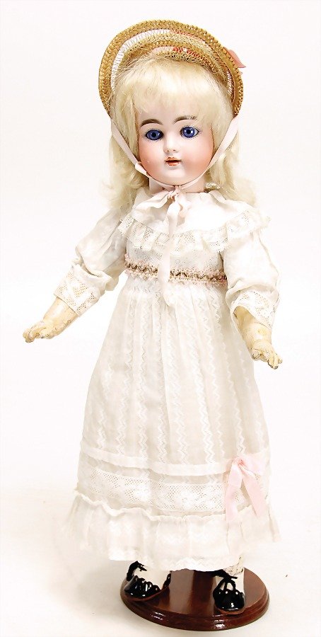 Porzellankopf-Puppe, gem. 201 GY.Germany, blaue (1 of 1)