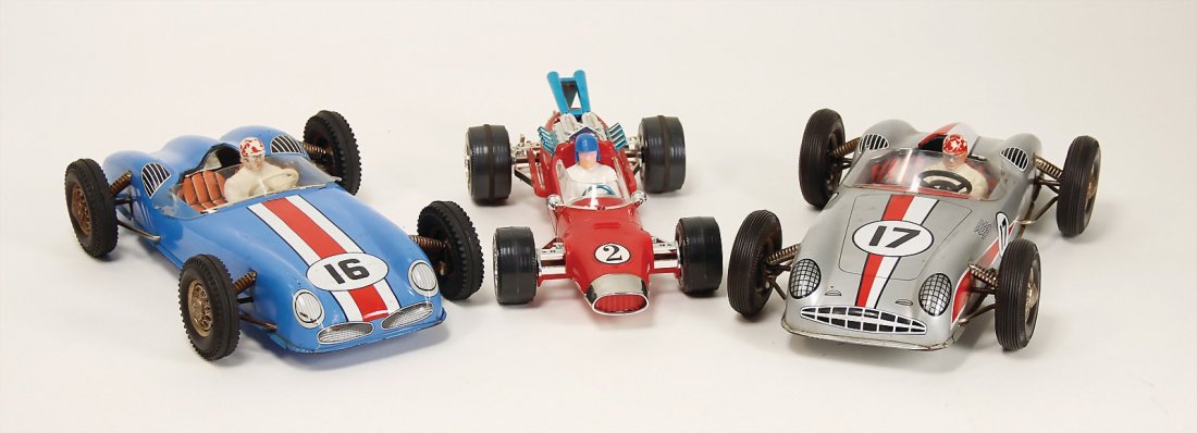 3 Sport-Rennwagen, bespielter Zust., Made in France und: 3 Sport-Rennwagen, bespielter Zust., Made in France und Western Germany, Kunststoff / Blech, 25 cm - 28 cm