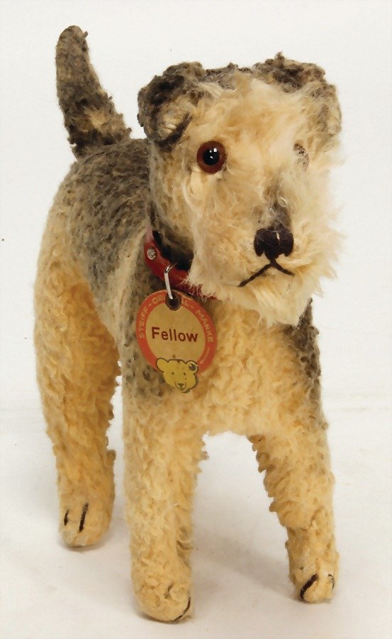 STEIFF dog "Fellow", with button, chest label (1 of 3)