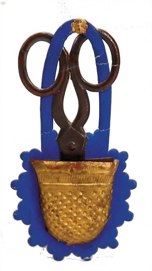 Christmas tree decoration, stamped cardboar, scissors: Christmas tree decoration, stamped cardboar, scissors in a thimble, 10.5 cm German Description Christbaumschmuck, Pappe geprägt, Schere in Fingerhut, 10,5 cm