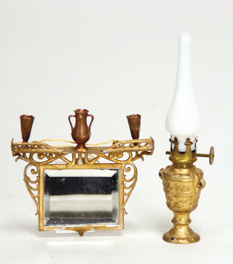 dollhouse paraffin lamp, tin, 10.5 cm, along with it a (1 of 1)