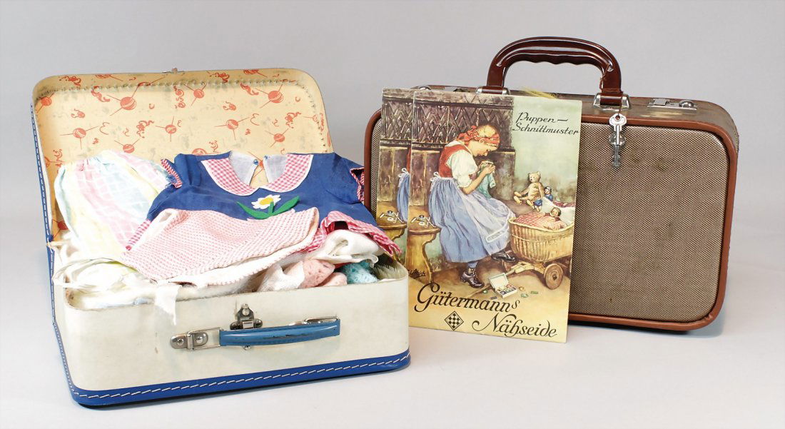 2 Puppen- Koffer, gefüllt mit Puppenkleidung, (1 of 1)