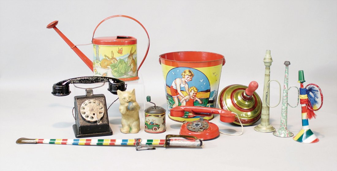 Kinder-Blechspielzeug, darunter Sandeimer mit (1 of 1)